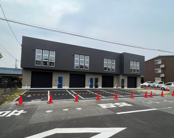 【新築・事業用🎈和泉市富秋町】1F倉庫・2F事務所+駐車場2台付！1Fは自動シャッター付！
