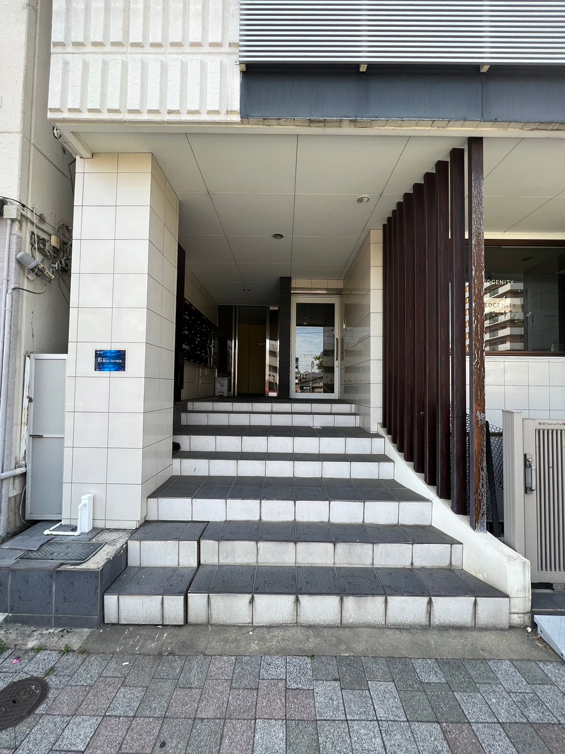 シャンクレール御陵前 エントランス