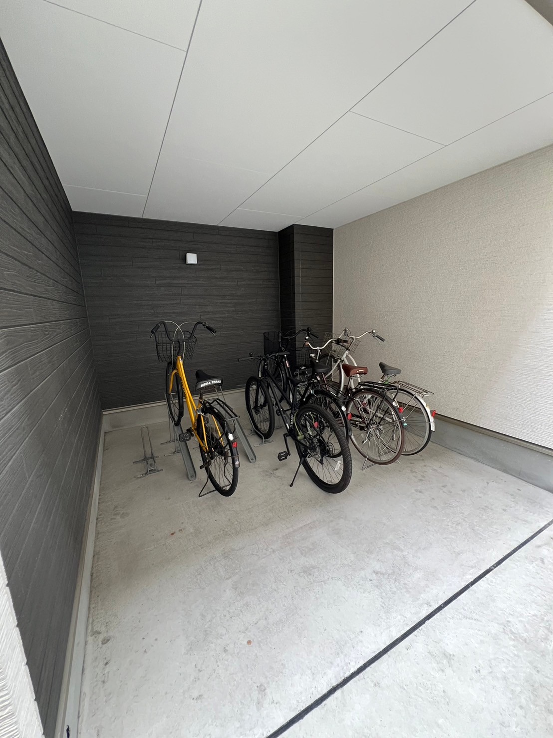 グラースコート 屋根付き駐輪場