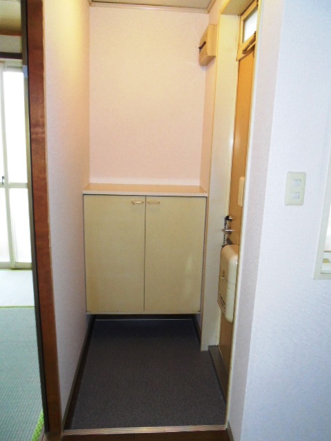 エル深井 玄関