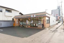 ウェアーハウス上野町 コンビニ