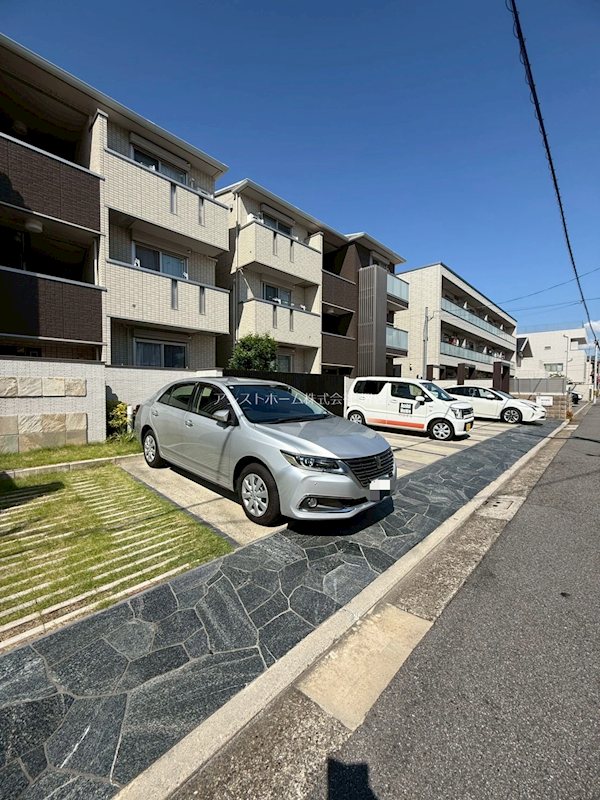 セレナーデ　B棟 駐車場