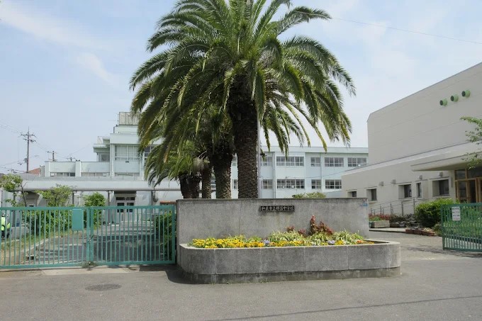 リベラルタウン 中学校