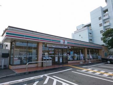 ハイツサッカラ コンビニ