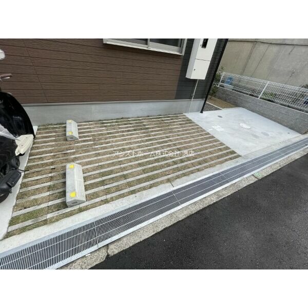 ジュネス7番館 駐車場