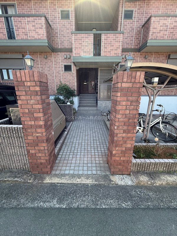 コンクオーレ香ヶ丘A エントランス