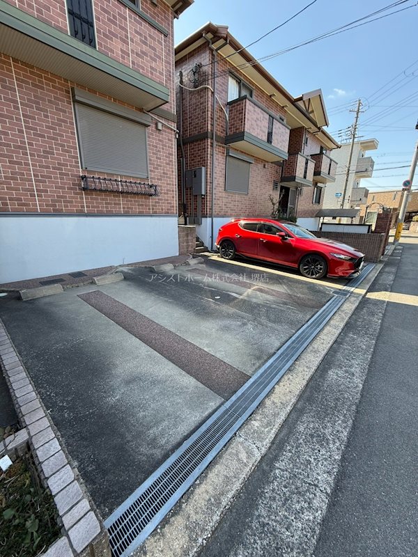コンクオーレ香ヶ丘A 駐車場