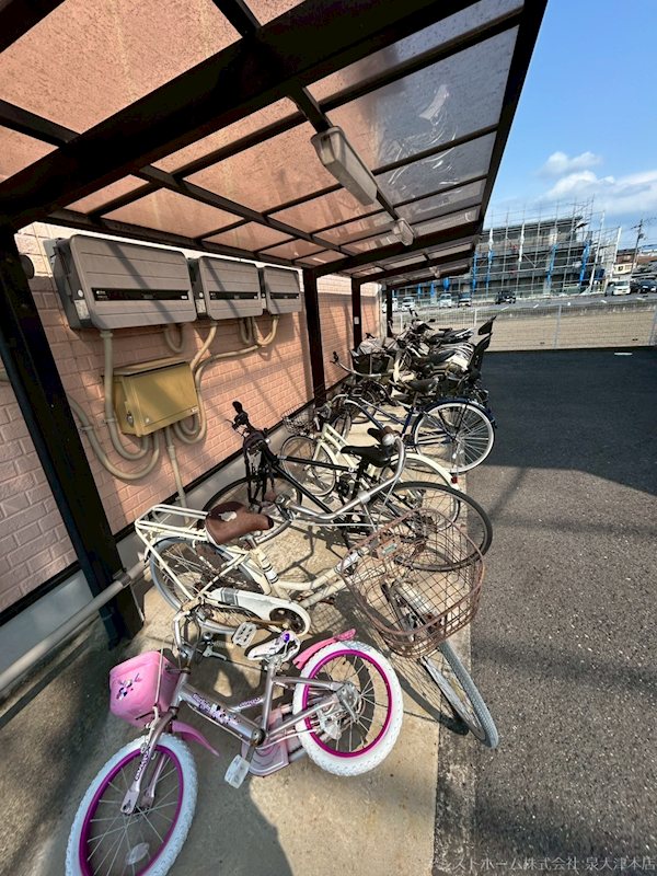 ラ・プリミエール城東 屋根付き駐輪場