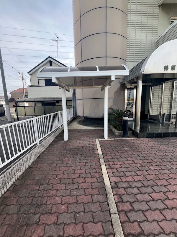 藤原ビル 屋根付の駐車場♪