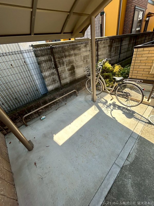 アモリ―ル 屋根付き駐輪場