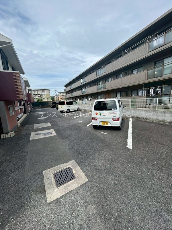 エミネントセジュール 広々とした駐車場