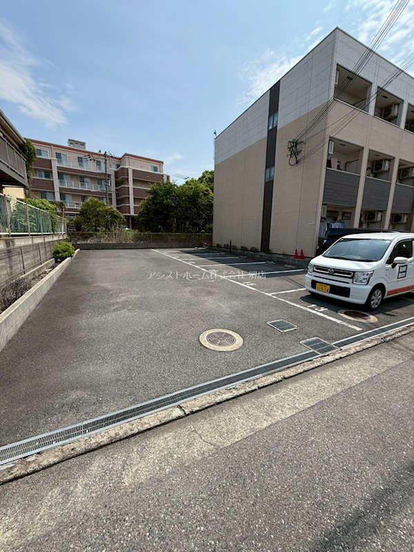 フジパレス愛泉 駐車場