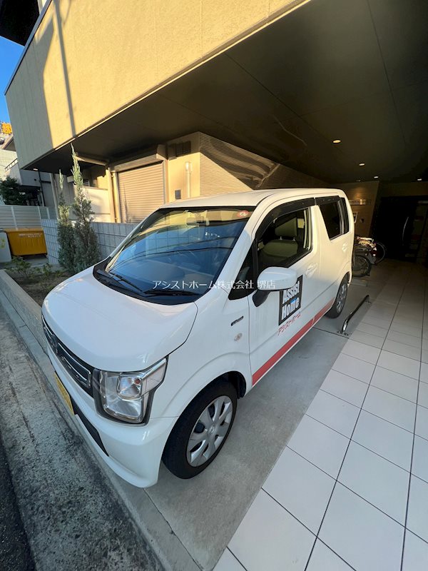 エヌエムスワサントオンズノース 駐車場