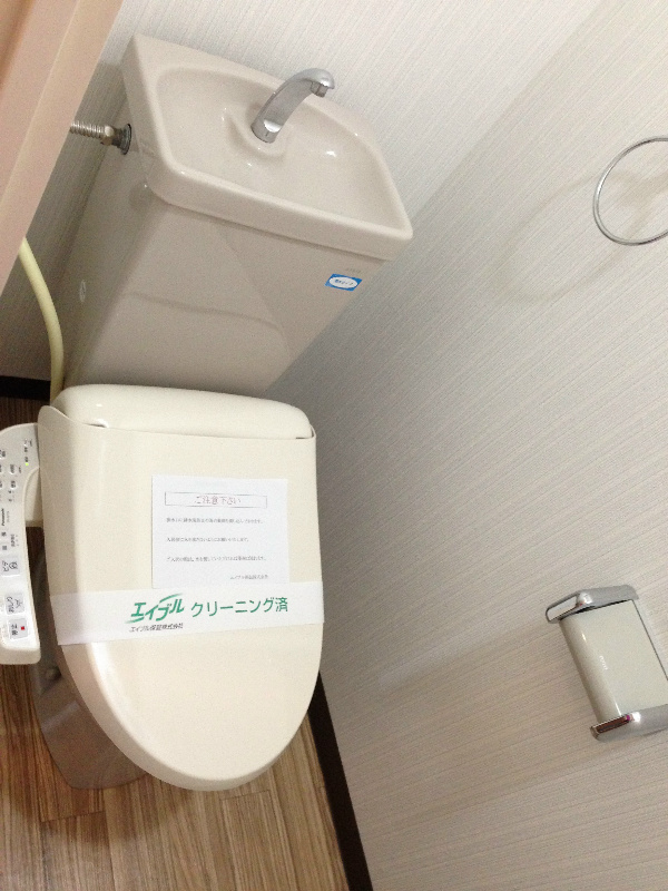 シュプレーム堺 ウォシュレット付きトイレです