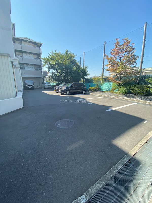 エヌエムサンカンテヌフ    駐車場