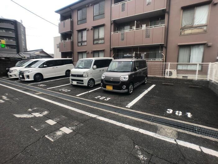 メゾンヴィオラ 駐車場
