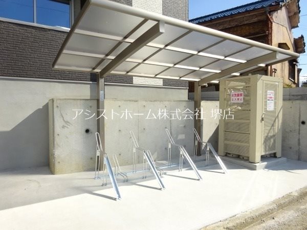 ジーメゾン香ヶ丘 屋根付き駐輪場
