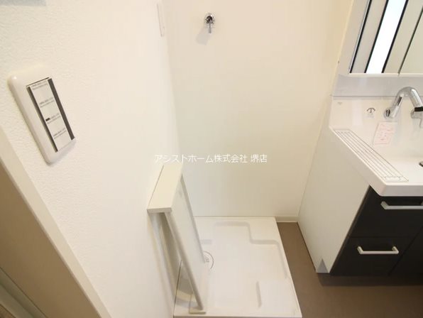 ジュネス7番館 室内洗濯置き場
