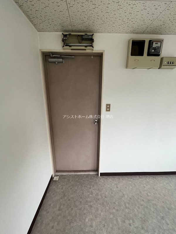 西岡ビル 玄関