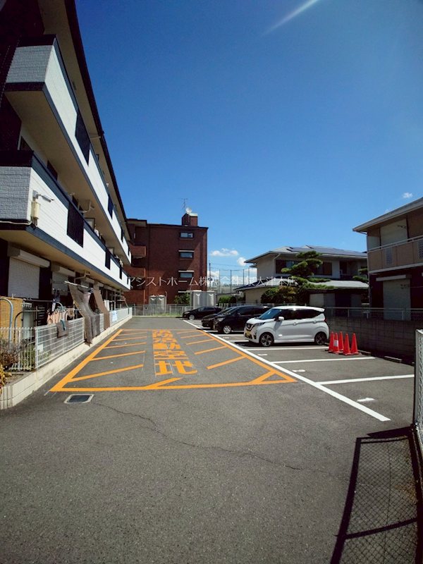 グリーン・フォーレスト 広めの駐車場