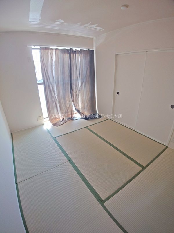 グリーン・フォーレスト 窓があり日差しの入るお部屋です
