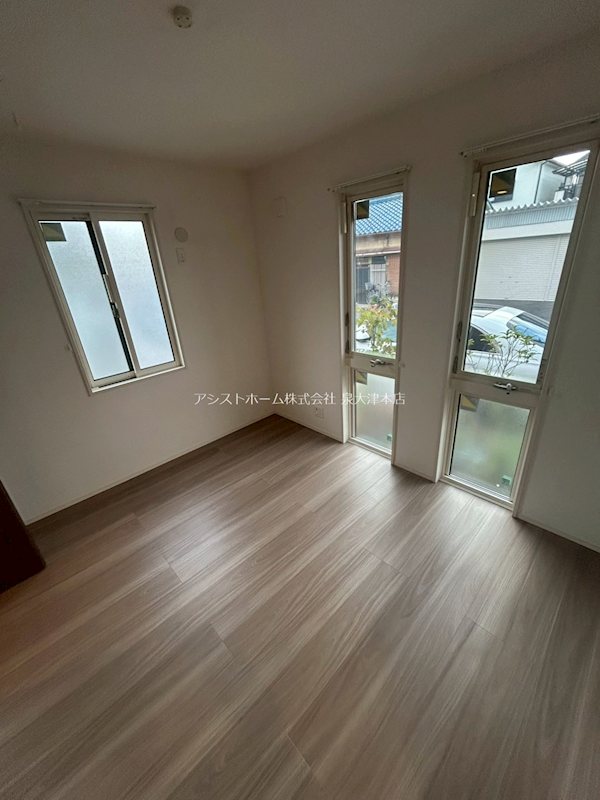 グランソレイユ 窓があり日差しの入るお部屋です