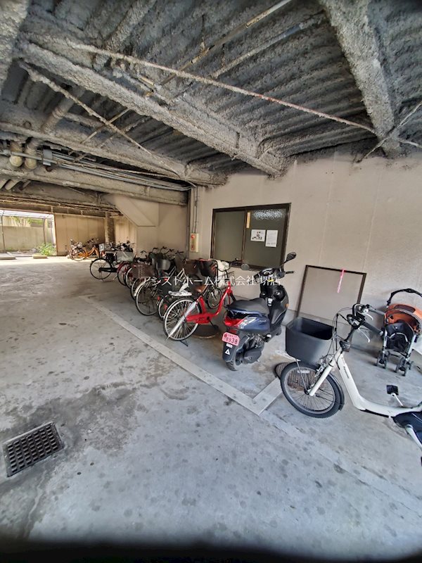 サンシャイン上北 屋根付き駐輪場