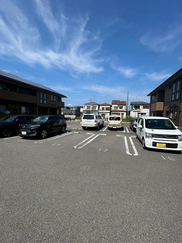 JIN/輝 広めの駐車場