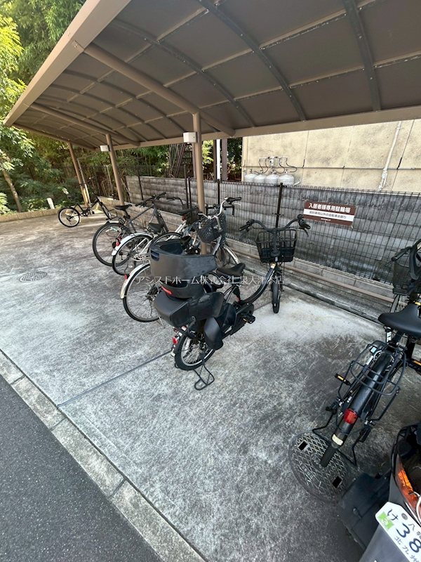 JIN/輝 屋根付き駐輪場