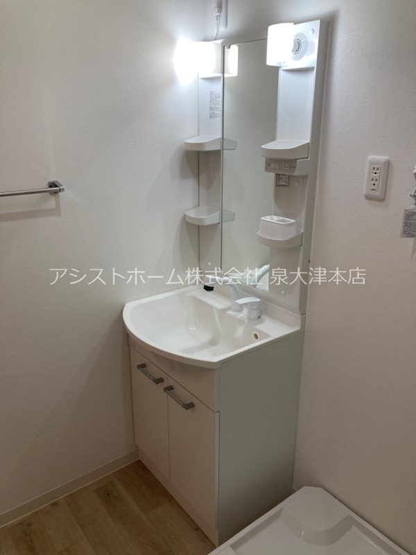 フジパレス助松町Ⅱ番館 朝の身支度がスムーズに進む洗面所。忙しい時間帯でもゆとりが持てます。
