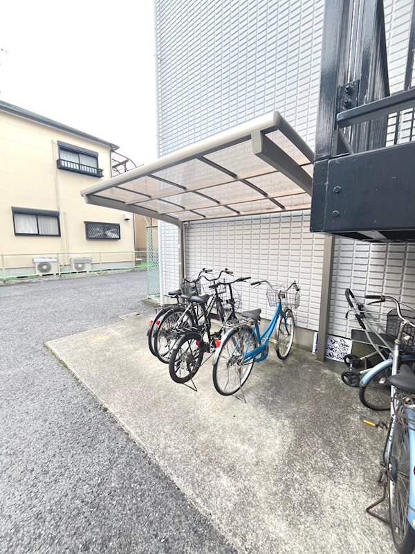 モアクレスト東豊中 屋根付が嬉しい駐輪場(^^)
