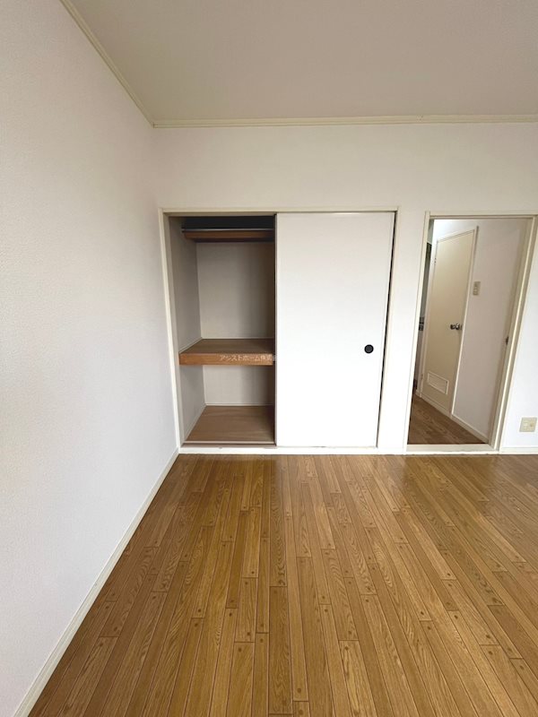 モアクレスト東豊中 明るく収納スペースもありのお部屋です(^^)