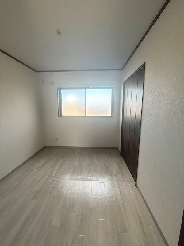 エコーハイツ千原 角部屋だからこその全部屋窓付で明るい洋室！