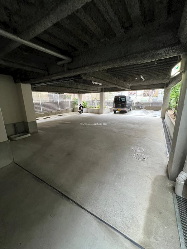 ヴィーブル三国ケ丘 駐車場