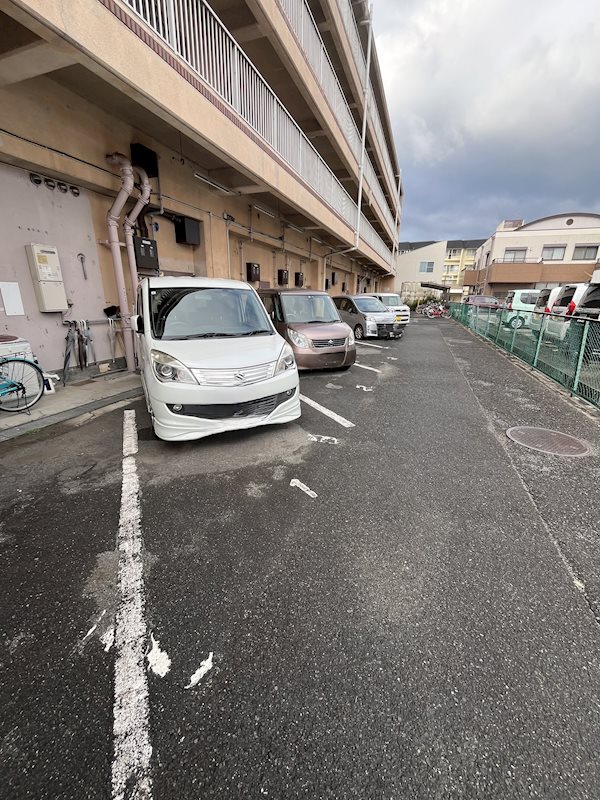 ロイヤルコーポ忠岡 敷地内の駐車場！