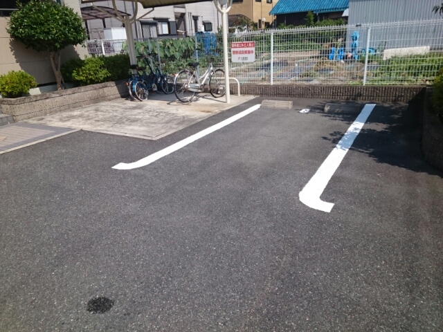 ヴィラ　フルールⅡ 駐車場