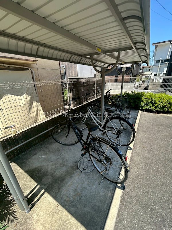 ヌーヴォー池上 屋根付き駐輪場