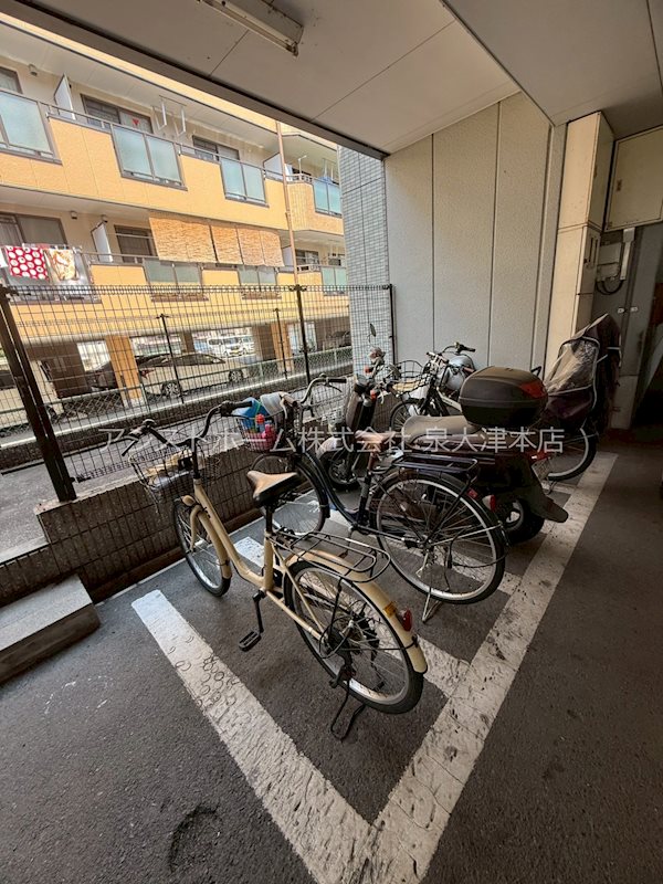メルベーユ246 屋根付き駐輪場
