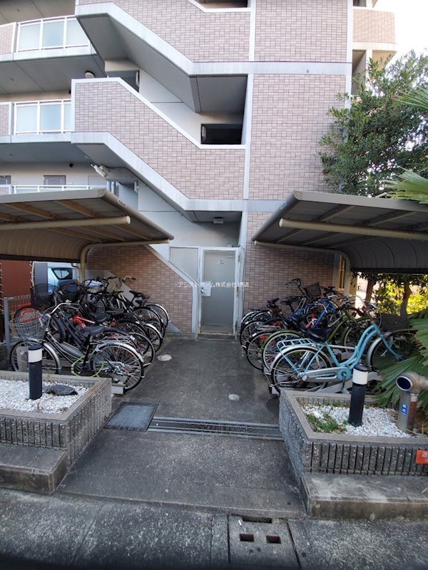 ヒストリカル堺 屋根付き駐輪場