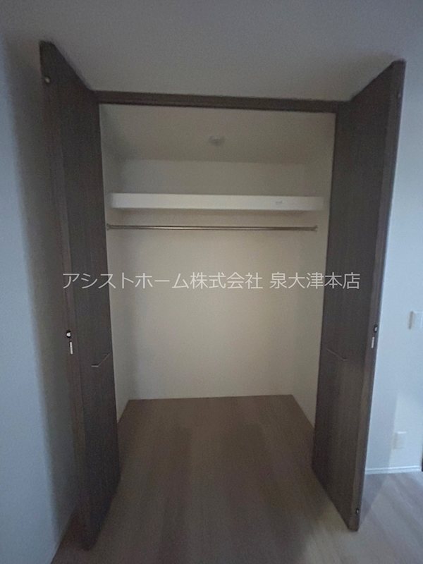 East Hills 収納豊富なクローゼットです♪