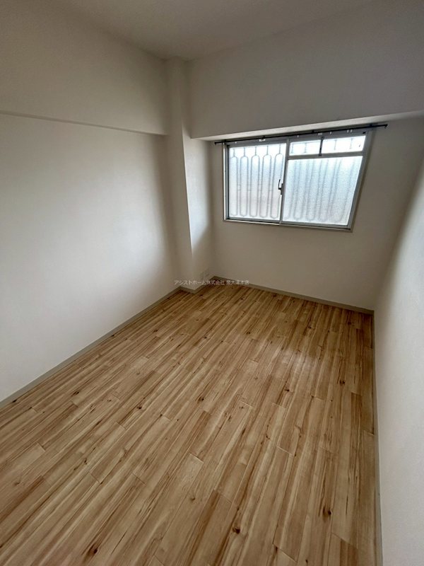 ロイヤルコーポ忠岡 窓があり日差しが入るお部屋です