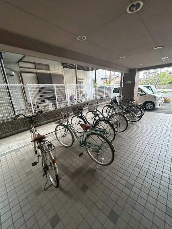 グランエクセル高師浜 屋根付き駐輪場