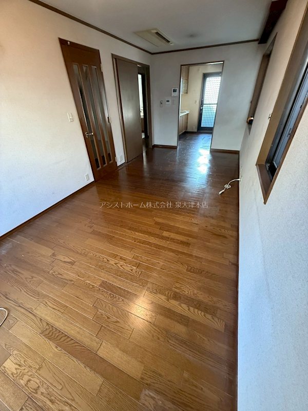 高石市綾園2丁目貸家 窓があり日差しの入るお部屋です