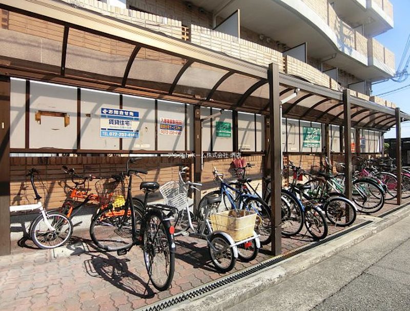 フォンティーヌ南三国 屋根付き駐輪場