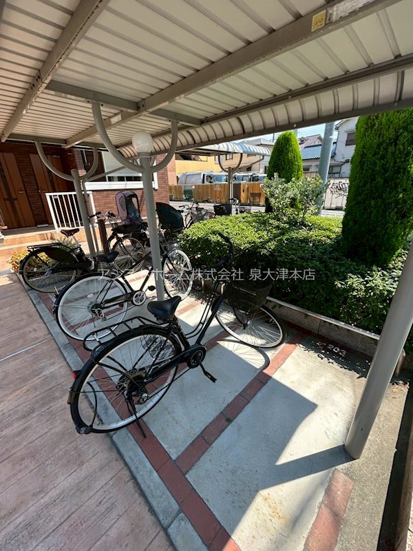 Ｒｏｙａｌ　Ｌｉｆｅ 屋根付き駐輪場