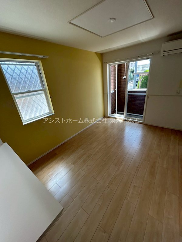 Ｒｏｙａｌ　Ｌｉｆｅ 窓があり日差しの入るお部屋です