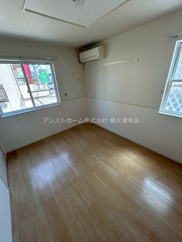 Ｒｏｙａｌ　Ｌｉｆｅ 窓があり日差しの入るお部屋です
