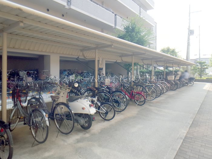 ヴァンベールしののめ 屋根付き駐輪場