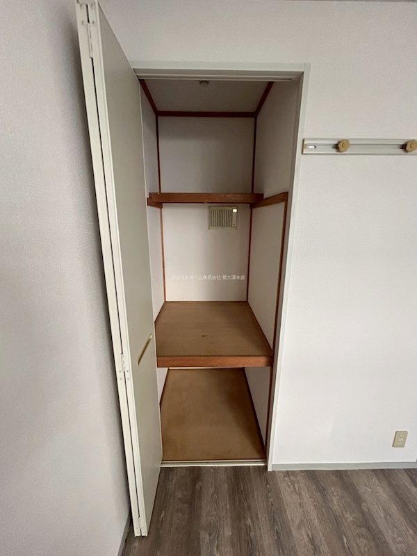ヴァンベールしののめ 押し入れ