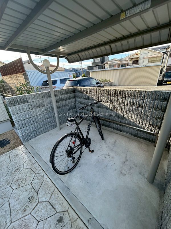 フォレスト光明池 屋根付き駐輪場